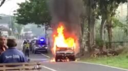 Mobil Carry Terbakar di jalan Raya Temayang
