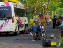 Ibu dan Anak Luka Berat Usai Motornya Senggol Mobil Elf di Kemamang