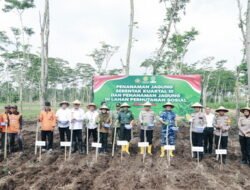 Polres Jombang Dukung Swasembada Pangan Nasional dengan Penanaman Jagung Serentak