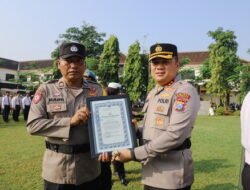 Bentuk Apresiasi, Kapolres Jombang Berikan Penghargaan kepada 10 Anggota Berprestasi