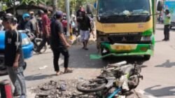 Kecelakaan di Kalitidu: Pemotor Luka-Luka Ditabrak Truk saat Hendak Belok