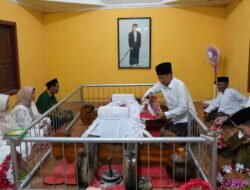 Pemkab Bojonegoro Lanjutkan Ziarah Makam Leluhur, Serahkan Bansos untuk Keluarga Miskin