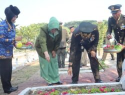 Kodim 0813 Bojonegoro Ziarah dan Tabur Bunga di TMP Kusuma Bangsa Sambut HUT ke-80 TNI