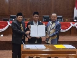 Ketua DPRD Bojonegoro H. Abdulloh Umar Resmikan KUA-PPAS 2026 dalam Rapat Paripurna