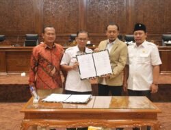 Ketua DPRD Bojonegoro Pimpin Rapat Paripurna, Tetapkan Propemperda Tahun 2026