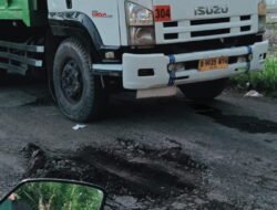Kades Suwaloh Diduga Biarkan Truk Pasir Rusak Jalan Desa jadi Sorotan Publik