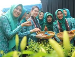 Wakil Ketua DPRD Jatim Sri Wahyuni Kunjungi Desa Guyangan: Apresiasi Terhadap Kreativitas PKK dalam Pemberdayaan Ekonomi Pedesaan