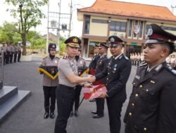 Polres Bojonegoro Anugerahkan Tanda Kehormatan Pengabdian kepada 78 Personel