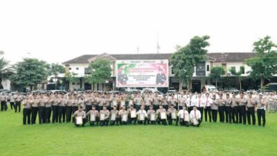 Kapolres Jombang Berikan Penghargaan kepada Personel Polri, TNI, dan Masyarakat Berprestasi