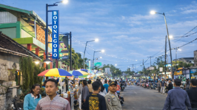 Lampu Hias Ikonik Bojonegoro Bertransformasi Malam Kota dan Dorong Pertumbuhan Ekonomi Lokal