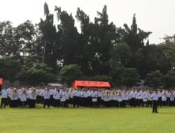 Awali Tugas Pasca Lebaran, Bupati Warsubi Pimpin Apel Kerja dan Halal Bihalal ASN Pemkab Jombang