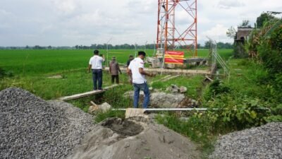 Dugaan Ada Beking Kuat, Tower Bersama di Sumobito Tetap Dikerjakan Meski Disegel Pemkab