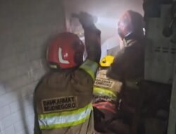 Toko Plastik dan Kue di Kelurahan Sumbang Kebakaran.