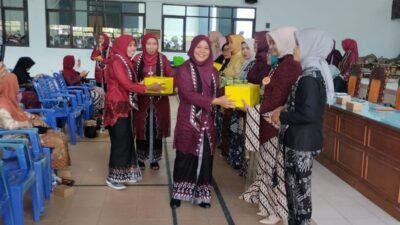 Rangkaikan Halal Bihalal dan Hari Kartini, Dharma Wanita Dikbud Bojonegoro Gelar Lomba Busana Kebaya