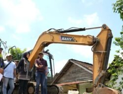 Wabup Nurul Azizah Lakukan Sidak, Pastikan Kualitas Infrastruktur Desa Terjaga