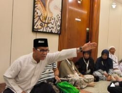 Jamaah Laki-laki Tua Pakai Pampers Saat Ihram