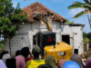 Suami Diduga Selingkuh, Istri Hancurkan Rumah Pakai Ekskavator di Bojonegoro