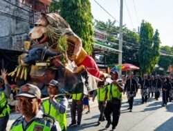 Kirab Tumpeng Perdana Warnai Haul Eyang Singonoyo di Desa Sukorejo