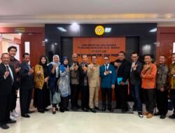 Ketua Tim Percepatan Pembangunan Jombang Irfan Kharisma Putra Raih Gelar Doktor UNAIR, Dapat Apresiasi Jack Law Office dan SJN Jombang