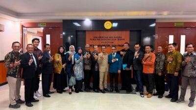 Ketua Tim Percepatan Pembangunan Jombang Irfan Kharisma Putra Raih Gelar Doktor UNAIR, Dapat Apresiasi Jack Law Office dan SJN Jombang