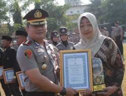Polres Jombang Berikan Penghargaan Pemenang Lomba Hari Bhayangkara ke-80, Kapolres Apresiasi Kinerja Personel