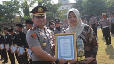 Polres Jombang Berikan Penghargaan Pemenang Lomba Hari Bhayangkara ke-80, Kapolres Apresiasi Kinerja Personel