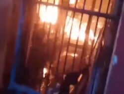 Gudang Barang Bekas SMKN 1 Baureno Terbakar