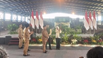 Bupati Jombang Harapkan KKN UPN Veteran Jatim Dukung Desa Mantra dan WUB Lewat Pengelolaan Sampah