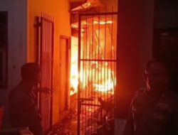 Gudang Barang Bekas SMKN 1 Baureno Terbakar