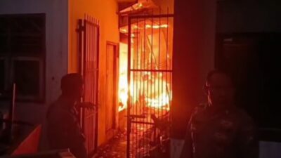 Gudang Barang Bekas SMKN 1 Baureno Terbakar