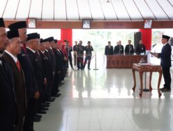 Lantik Kepsek dan Pejabat Fungsional, Bupati Wahono Ingatkan Kepala Sekolah Jadi Teladan dan Ikuti Perkembangan Teknologi