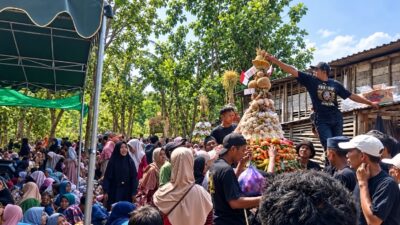 Sedekah di Punden Balong, Gunungan Hasil Bumi Jadi Simbol Guyup Rukun Warga Sidodadi