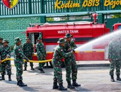 Personel Kodim Bojonegoro Latihan Jinakkan Api, Perkuat Kesiapsiagaan Hadapi Bencana