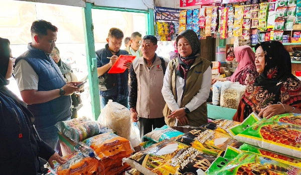 Satgas Pangan dari Polres Saat Cek Harga di Pasar dan Ritel di Salah salah satu pasar. Kamis (10/9/2026).