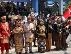 Pejabat Bojonegoro Tampil Pakai Busana Adat Beragam Daerah, Peserta Upacara Kompak Kenakan Pakaian Samin