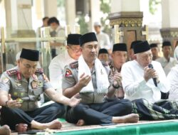 Kapolri Silaturahmi ke Ponpes Tebuireng, Ziarah Makam Gus Dur Perkuat Sinergi Ulama dan Umara